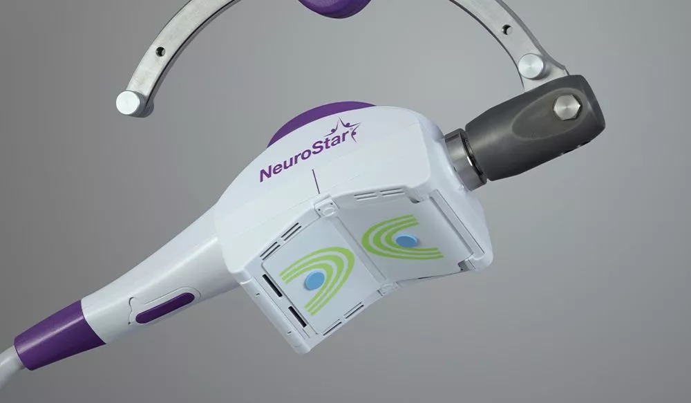 NS-handset-coil-mid-3quarter-patient-howdoesneurostarworkpage-image-1000x583-1-1000x0-c-default